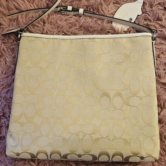 Elegant Coach Cream Shoulder/Crossbody Bag - Picture 9 of 16